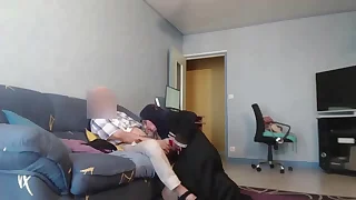 soeur voil&eacute;e suce un vieux arbi