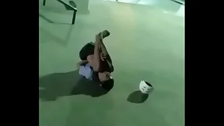 Jovem enfia skate todo only slightly cu&comma; e relata ter hemorroida dps disso